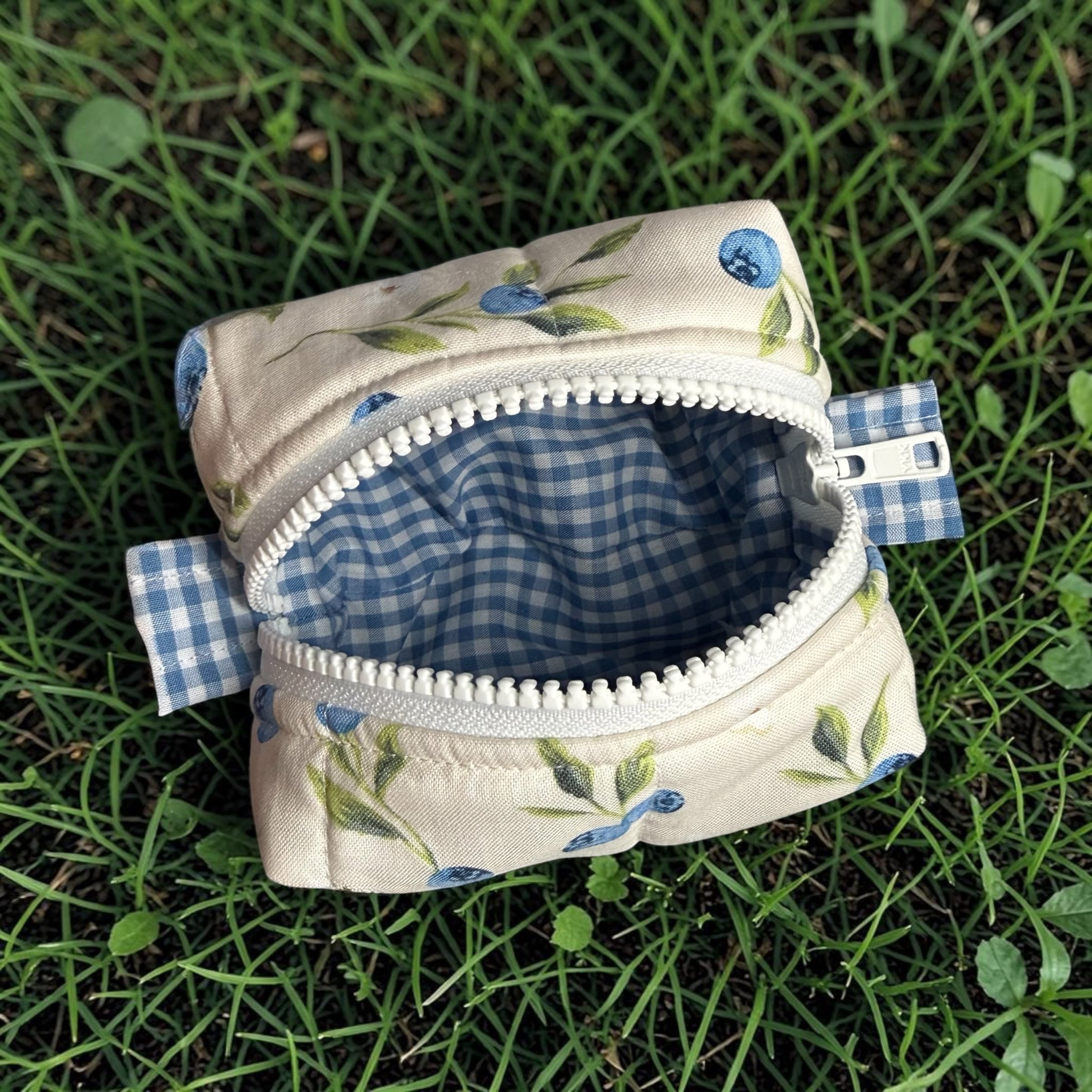 Blueberry Blossom Medium Make Up Bag
